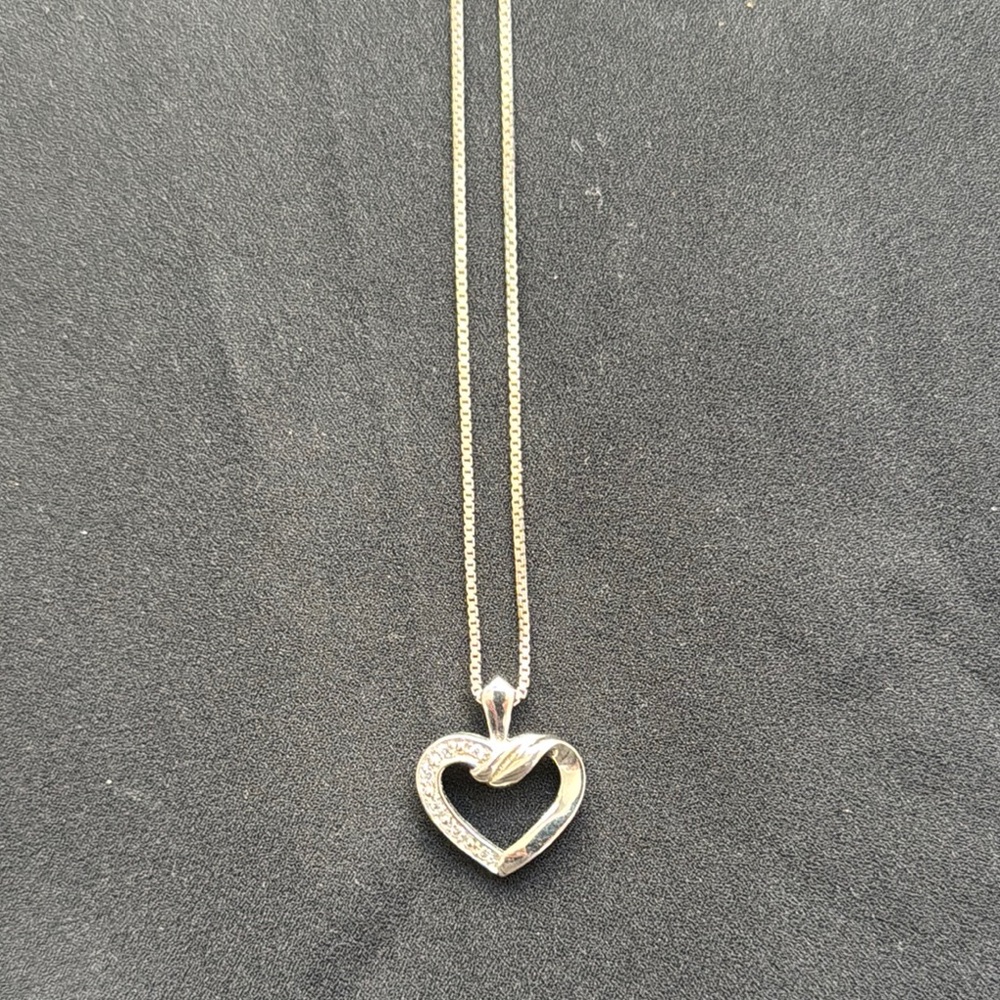 Elegant Silver Heart Pendant Necklace